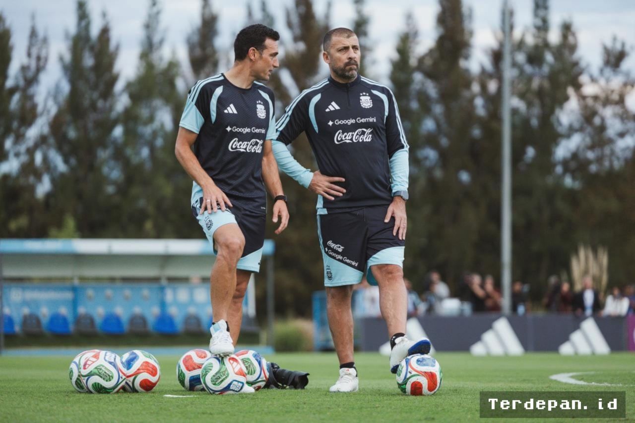 TIMNAS ARGENTINA — Walter Samuel Resmi Hengkang, Masa Depan Scaloni Kian Buram