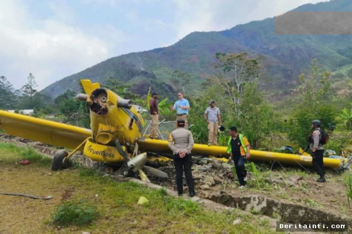 PUNCAK JAYA — Pesawat Aman Air Tergelincir di Bandara Mulia