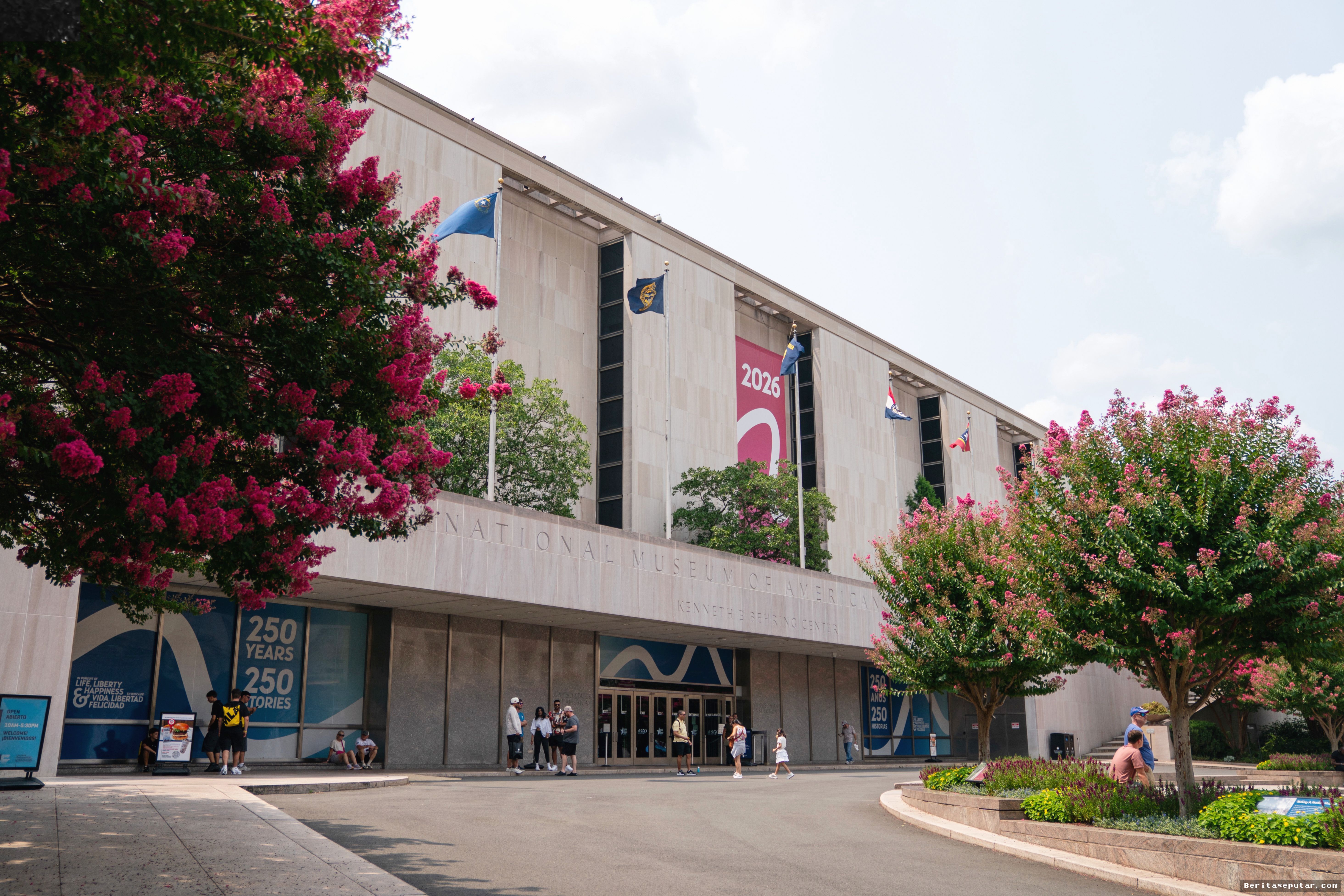 AS — Trump Berencana Pasang Peringatan Ideologi di Museum Smithsonian