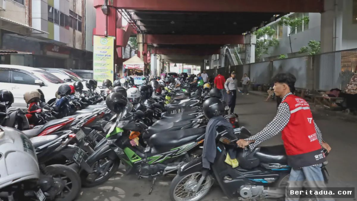 SURABAYA — Dishub Sediakan Area Parkir Khusus Atasi Kemacetan Karang Menjangan