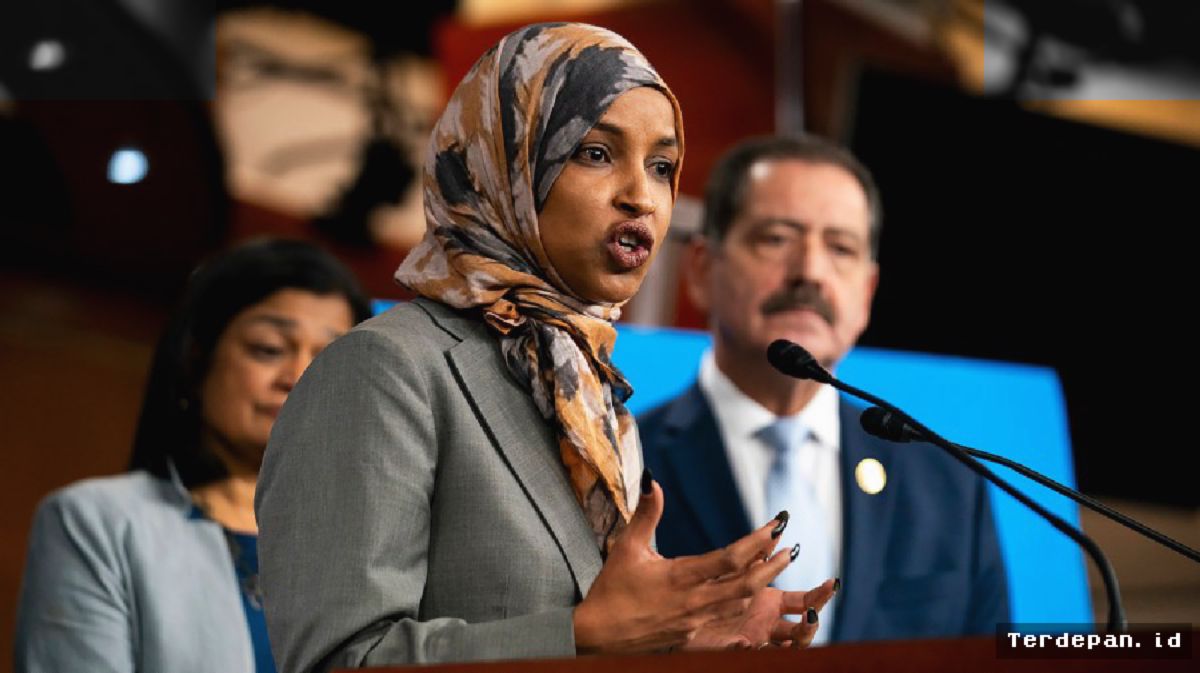 WASHINGTON — Badan Etik Kongres Bebaskan Ilhan Omar dari Pengawasan Keuangan