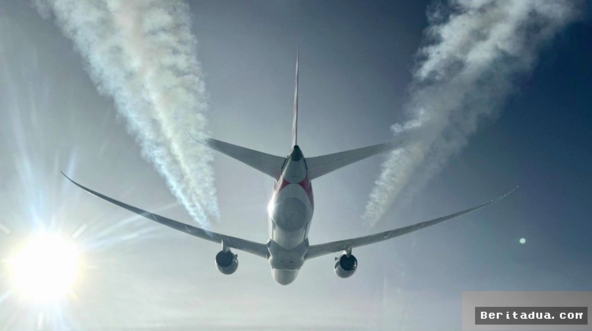 BALTIMORE — Penumpang Telanjang Picu Kericuhan di Pesawat American Airlines