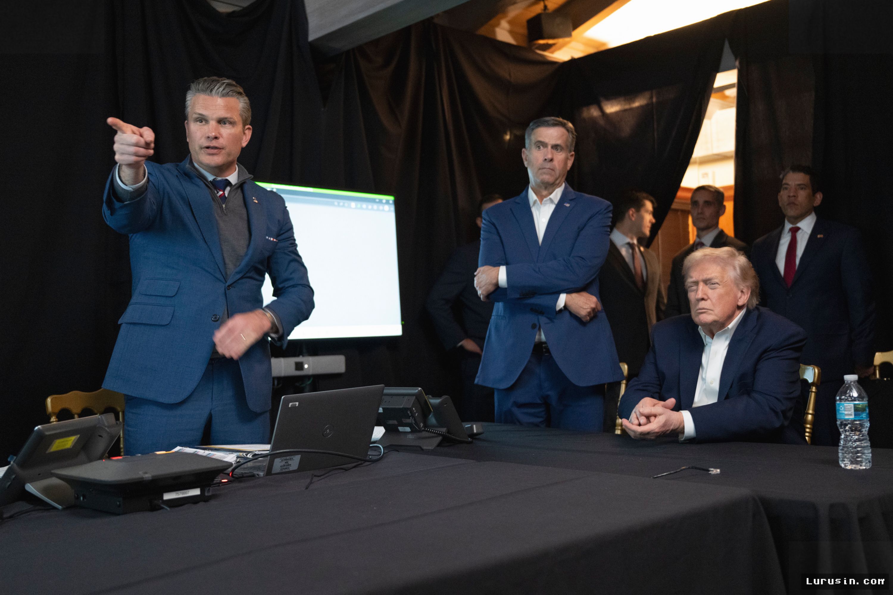 WASHINGTON — Trump Rombak Total Komunitas Intelijen AS Berdalih Deep State