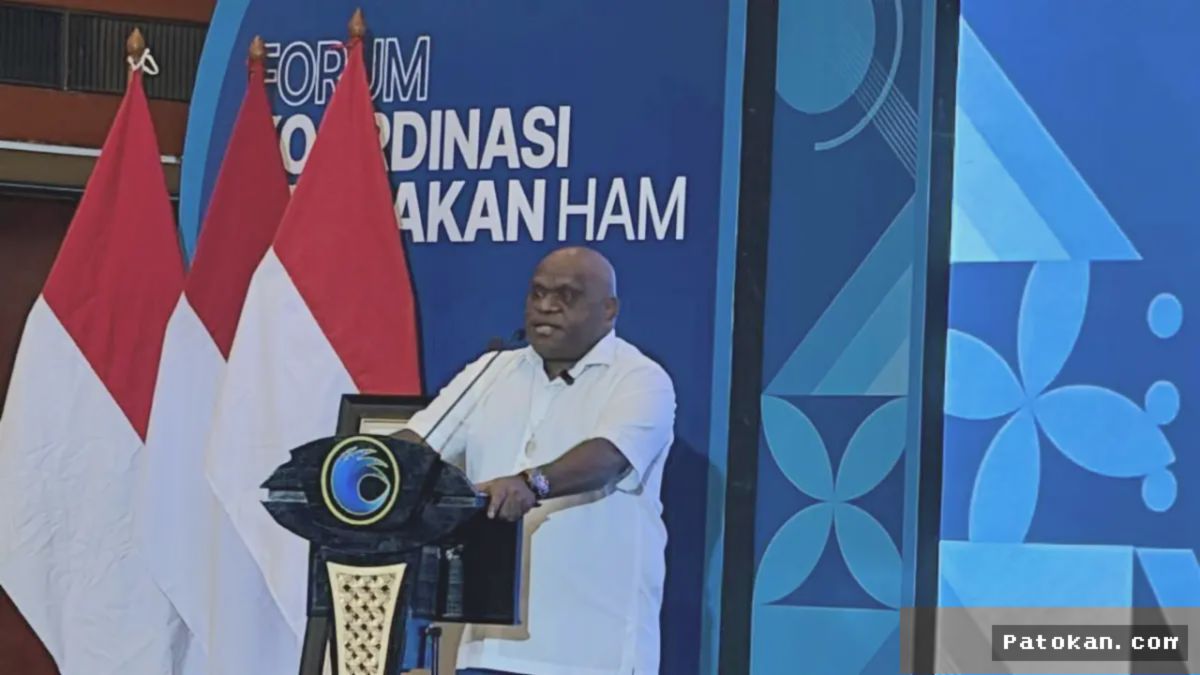 Natalius Pigai Sesalkan Aturan HAM Mandek 8 Bulan di Setneg
