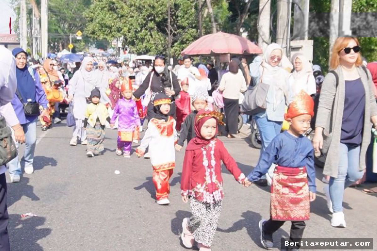 Pangkalpinang — Ratusan Anak PAUD Meriahkan Karnaval Budaya Lokal