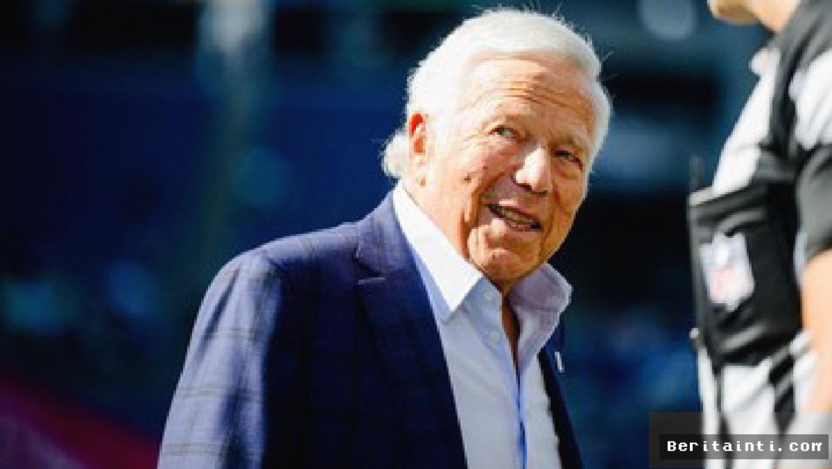 AMERIKA SERIKAT — Robert Kraft dan Ed Sheeran Jawab Tantangan Donasi Macklemore