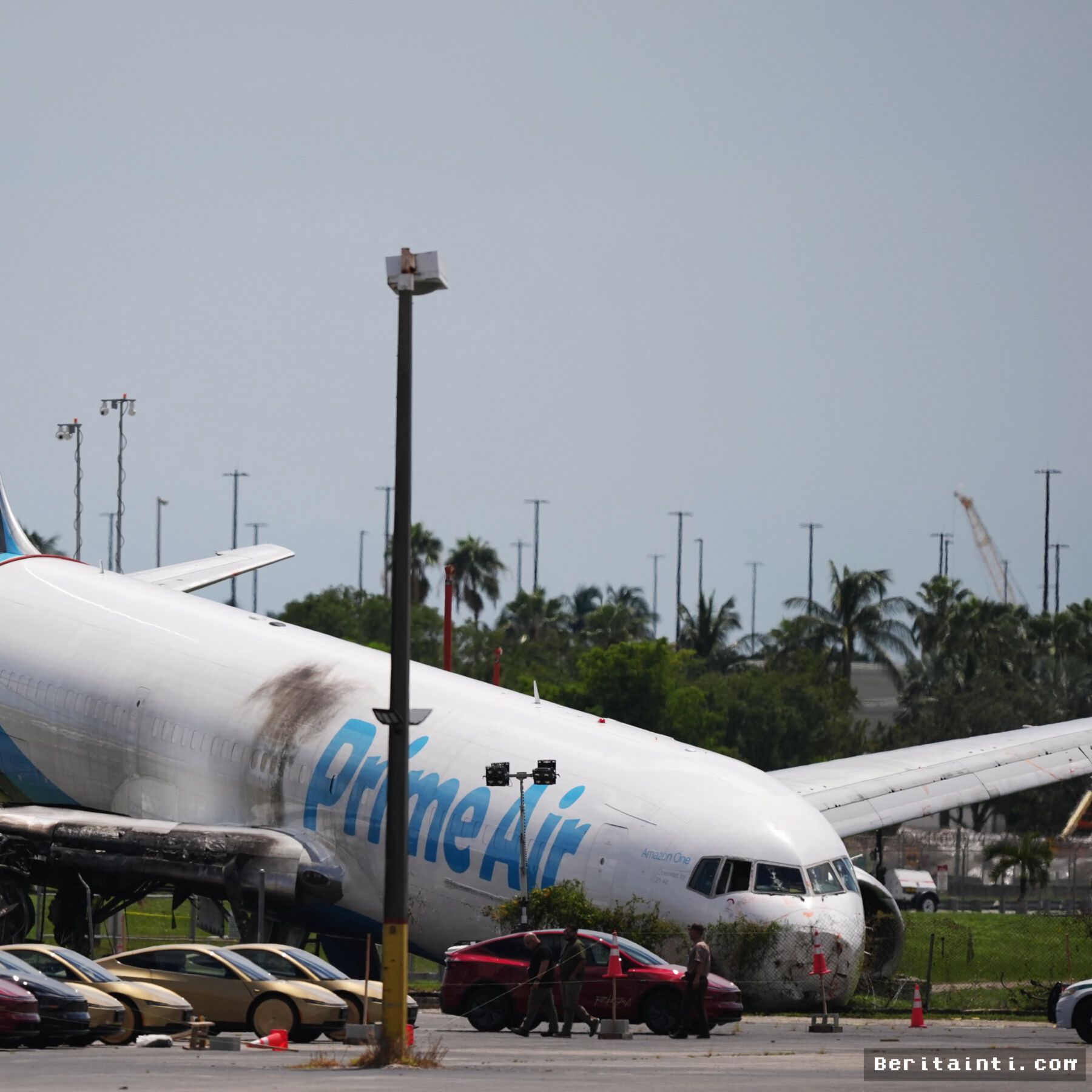 Pesawat Kargo Amazon Tergelincir di Miami, Renggut Nyawa Imigran Kuba