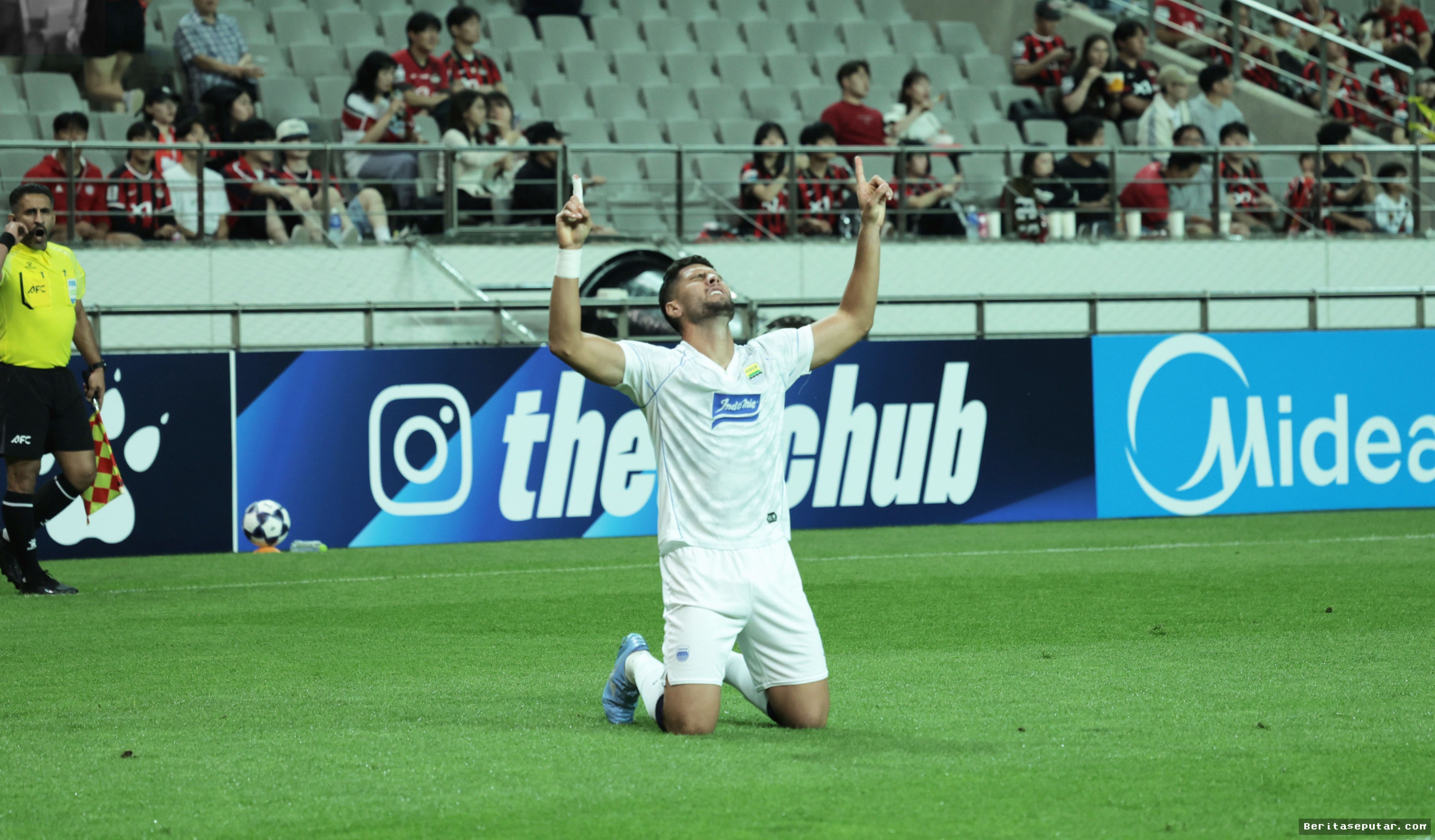Persib Bandung Taklukkan FC Seoul, Putus Rekor Buruk 30 Tahun