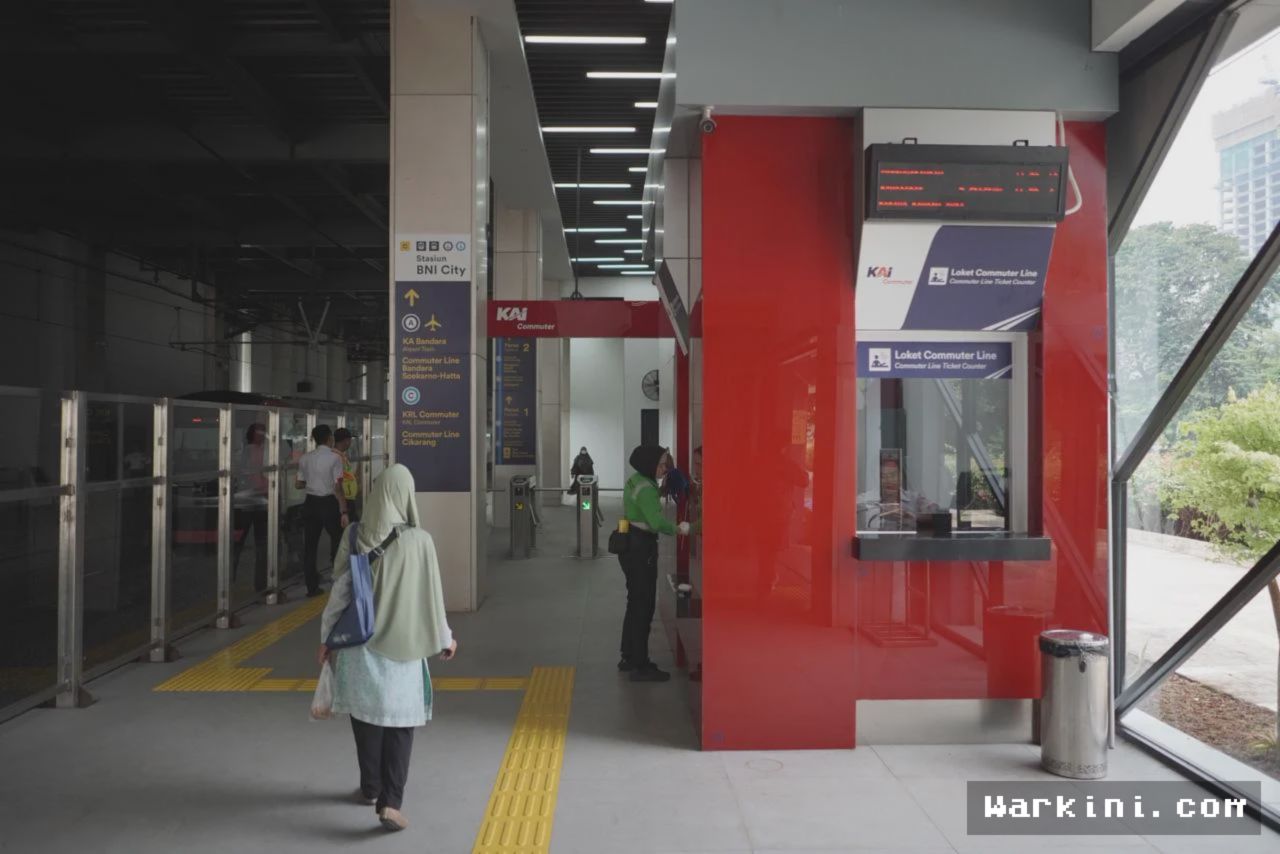 JAKARTA — Pengguna Commuter Line Stasiun Sudirman Baru Melonjak 300 Persen