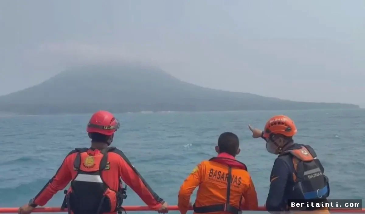 Selat Sunda — Tim SAR Temukan Jeriken Minyak Saat Cari Rombongan Jurnalis