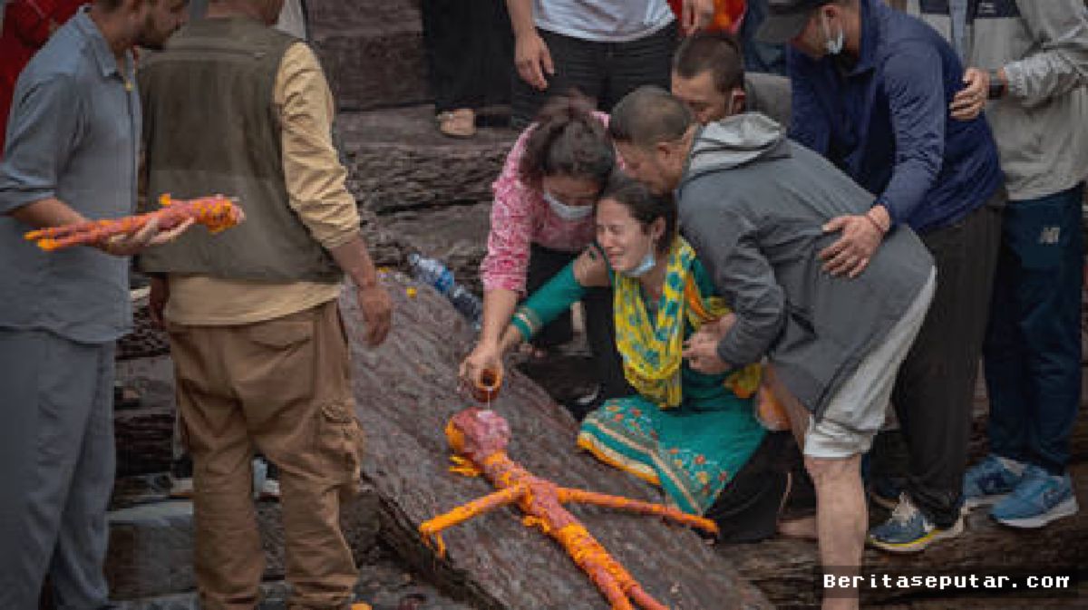 NEPAL — Lumpur Sumbat Terowongan, 600 Pekerja Masih Terjebak Banjir