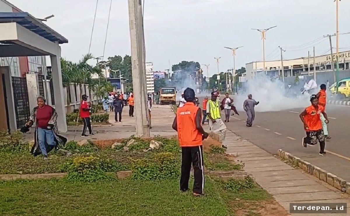 Polisi dan Simpatisan Oposisi Bentrok di Kaduna Jelang Pemilu Nigeria