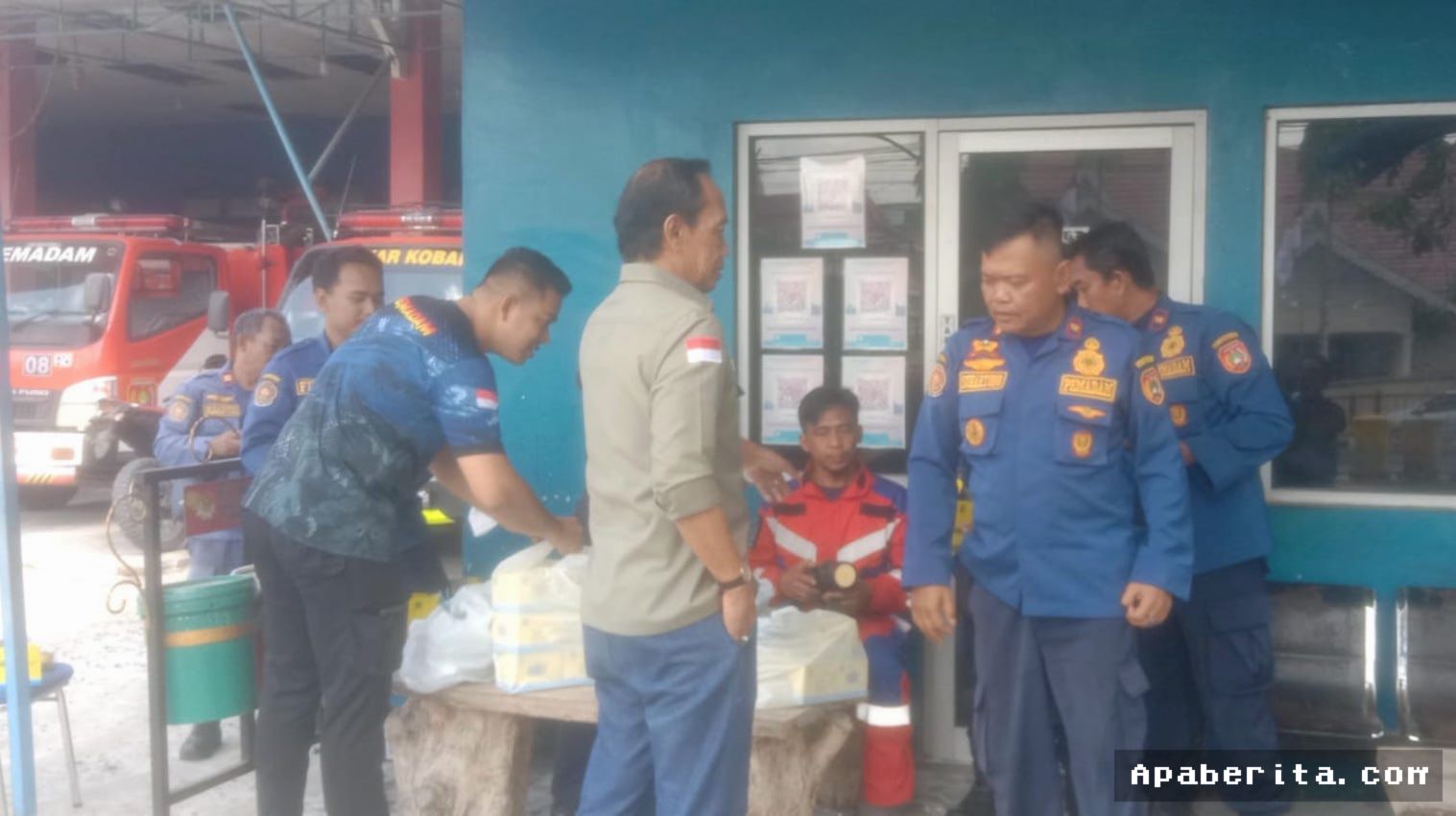 Bambang Purwanto Salurkan Bantuan Masker bagi Tim Karhutla Kobar