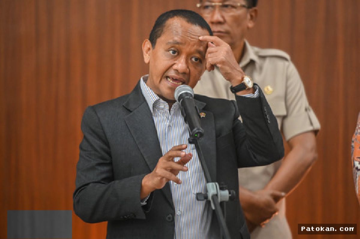 JAKARTA — Bahlil Pastikan Harga BBM Subsidi Tetap Meski Minyak Dunia Melonjak