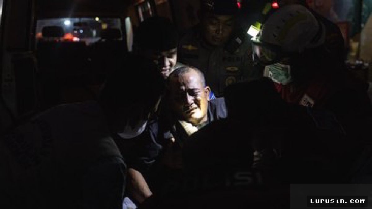 KAPAL VIRGO — Kapal Virgo Transport 8 Tenggelam, Puluhan Penumpang Terjebak