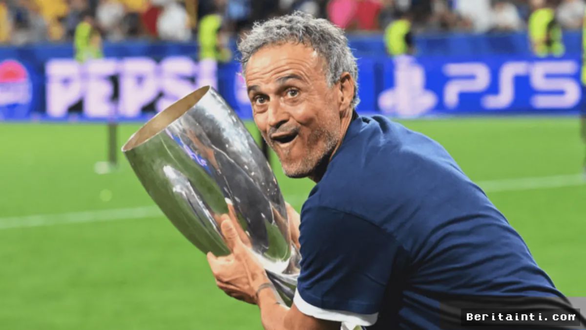 PARIS — Luis Enrique Perpanjang Kontrak di PSG Hingga 2030