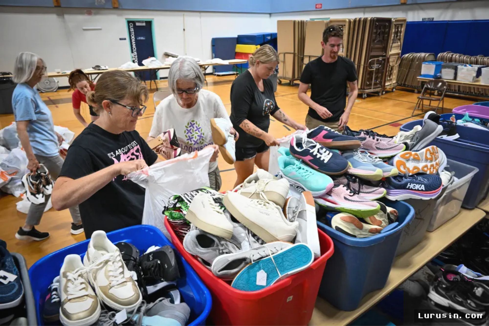 Pelajar Massachusetts Galang 10 Ribu Sepatu untuk Misi Kemanusiaan Global