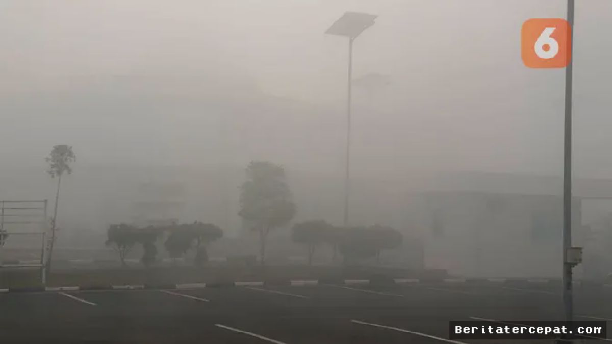 BANJARBARU — Kabut Asap Karhutla Ganggu Penerbangan Bandara Syamsudin Noor