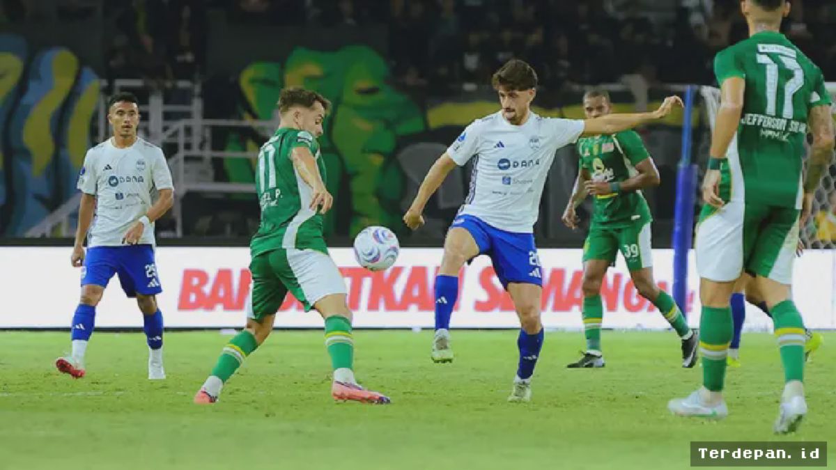Surabaya — Persebaya Tundukkan PSIM Yogyakarta di Gelora Bung Tomo