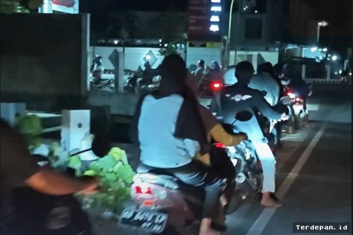 Antrean Pembelian Pertalite di SPBU Galur Mengular hingga Jalan Brosot