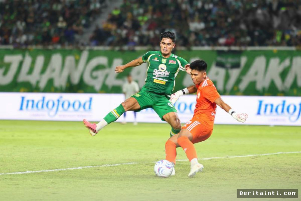 SURABAYA — Persebaya Kesulitan Menundukkan 10 Pemain PSIM Yogyakarta