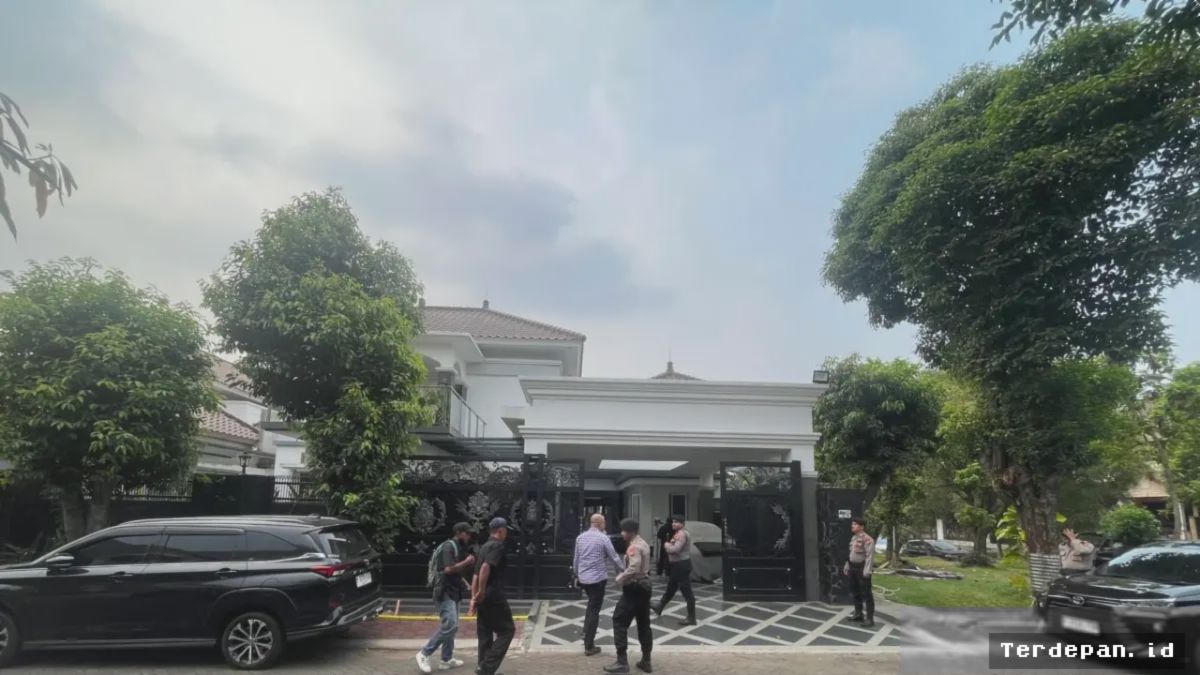 KPK Geledah Rumah Mewah Ipda Yayat Terkait Korupsi Proyek Bekasi