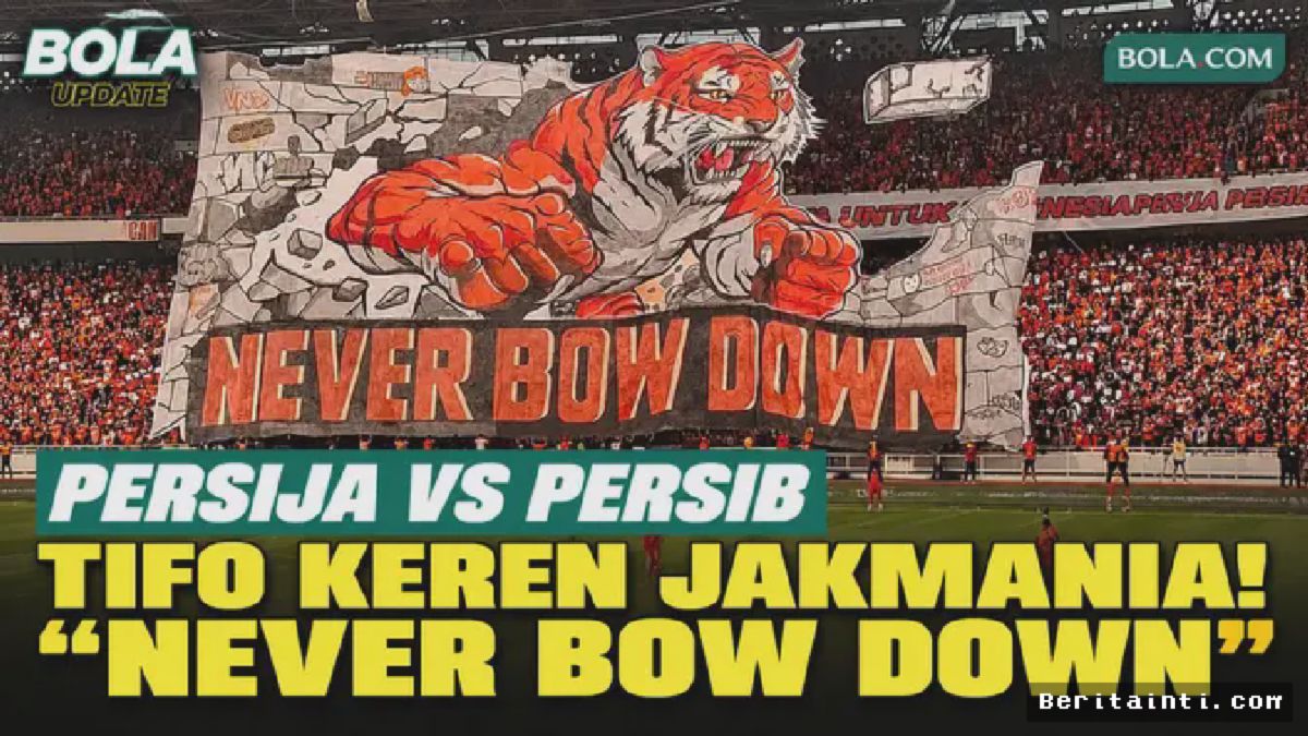 JAKARTA — Jakmania Bentangkan Tifo Raksasa saat Persija Hadapi Persib