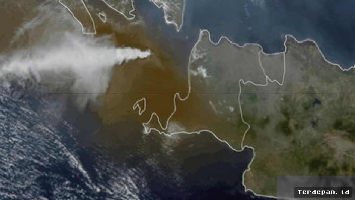 Anak Krakatau — Satelit Pantau Sebaran Abu Menjauhi Wilayah Indonesia