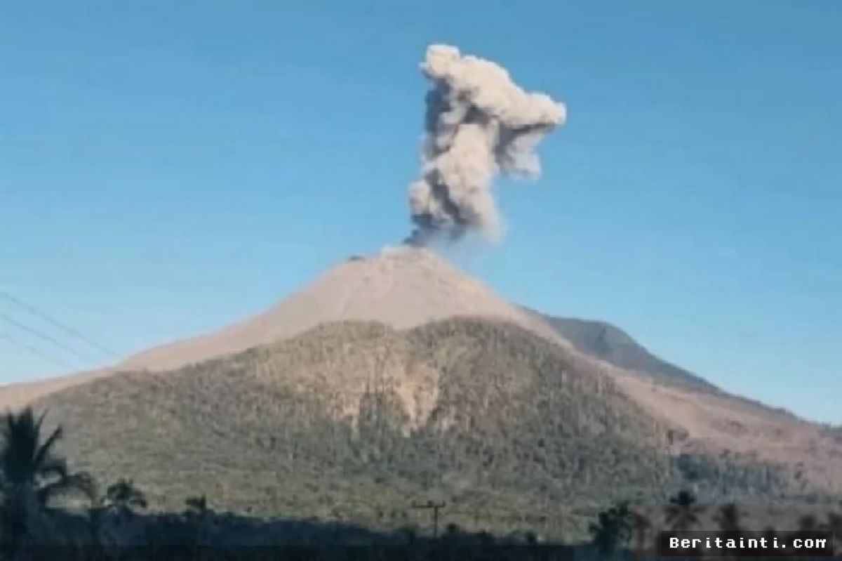 Status Gunung Lewotobi Laki-laki Turun Menjadi Level II Waspada
