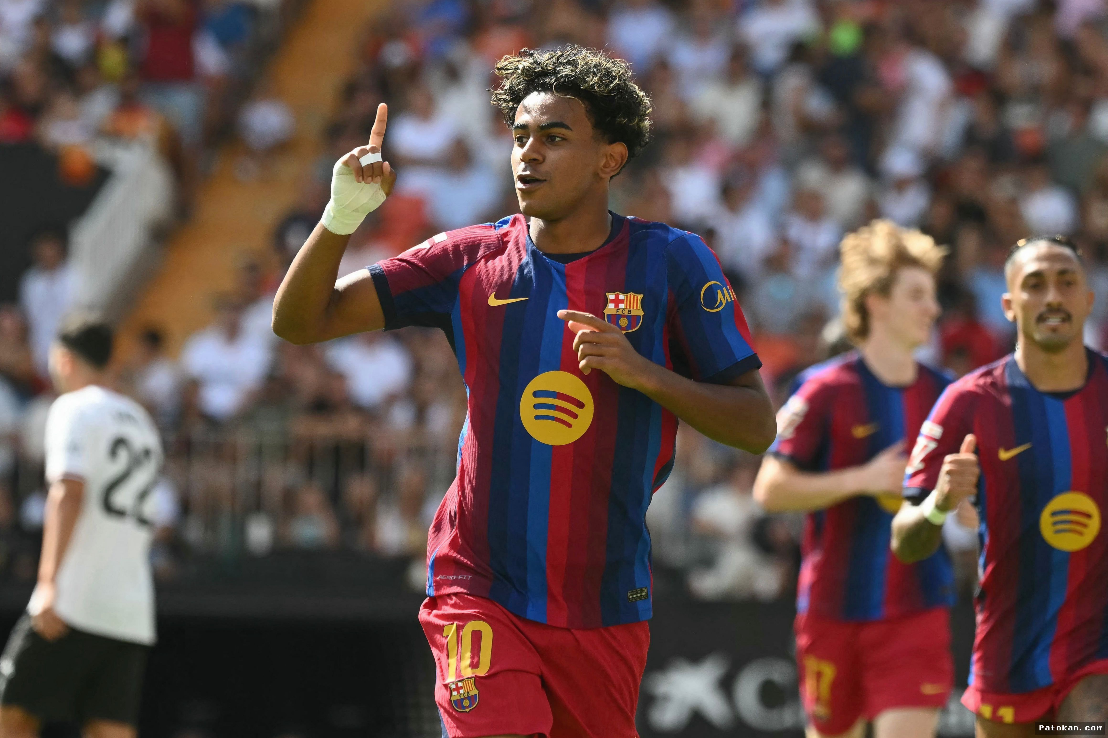 SPANYOL — Lamine Yamal Tegaskan Layak Memenangi Gelar Ballon d'Or