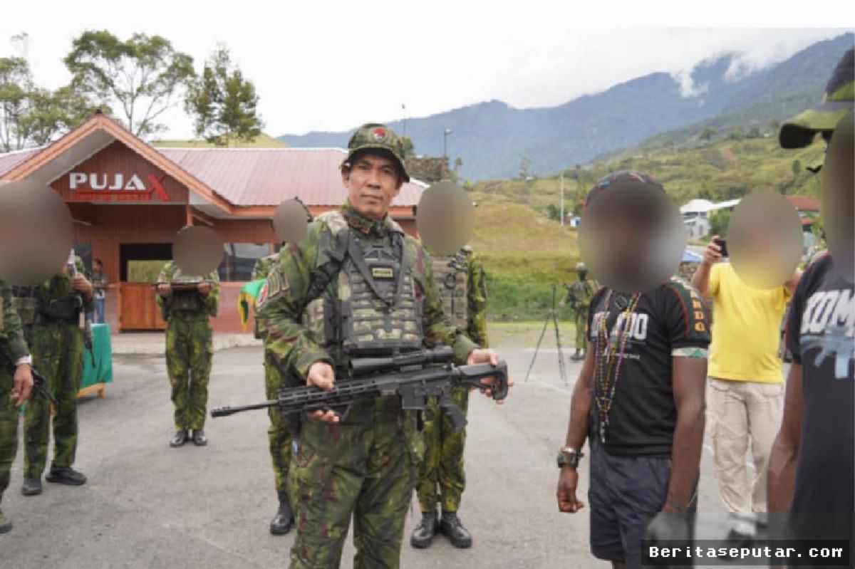 4 Anggota OPM Puncak Jaya Serahkan Senjata ke TNI Habema