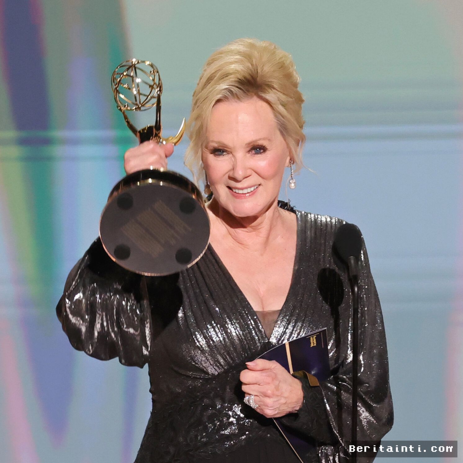 Jean Smart Cetak Sejarah Baru di Panggung Emmy Awards 2026