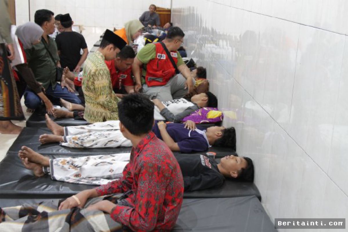 DPR Desak Pemerintah Tanggung Seluruh Biaya Korban Keracunan MBG