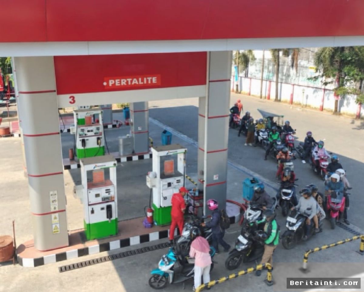 Makassar — Penyaluran BBM Kembali Normal, Antrean Panjang SPBU Mereda