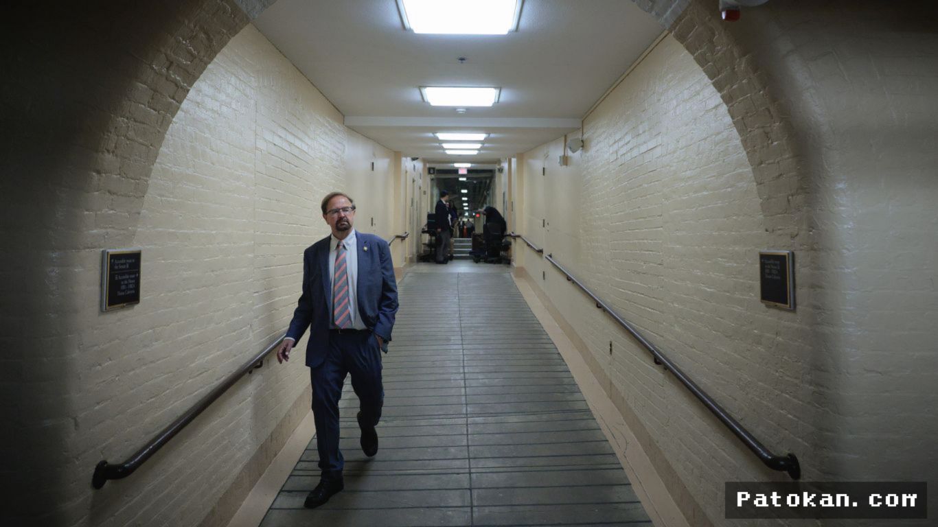 WASHINGTON — Chuck Edwards Laporkan Pemimpin Komite Etik DPR Amerika Serikat