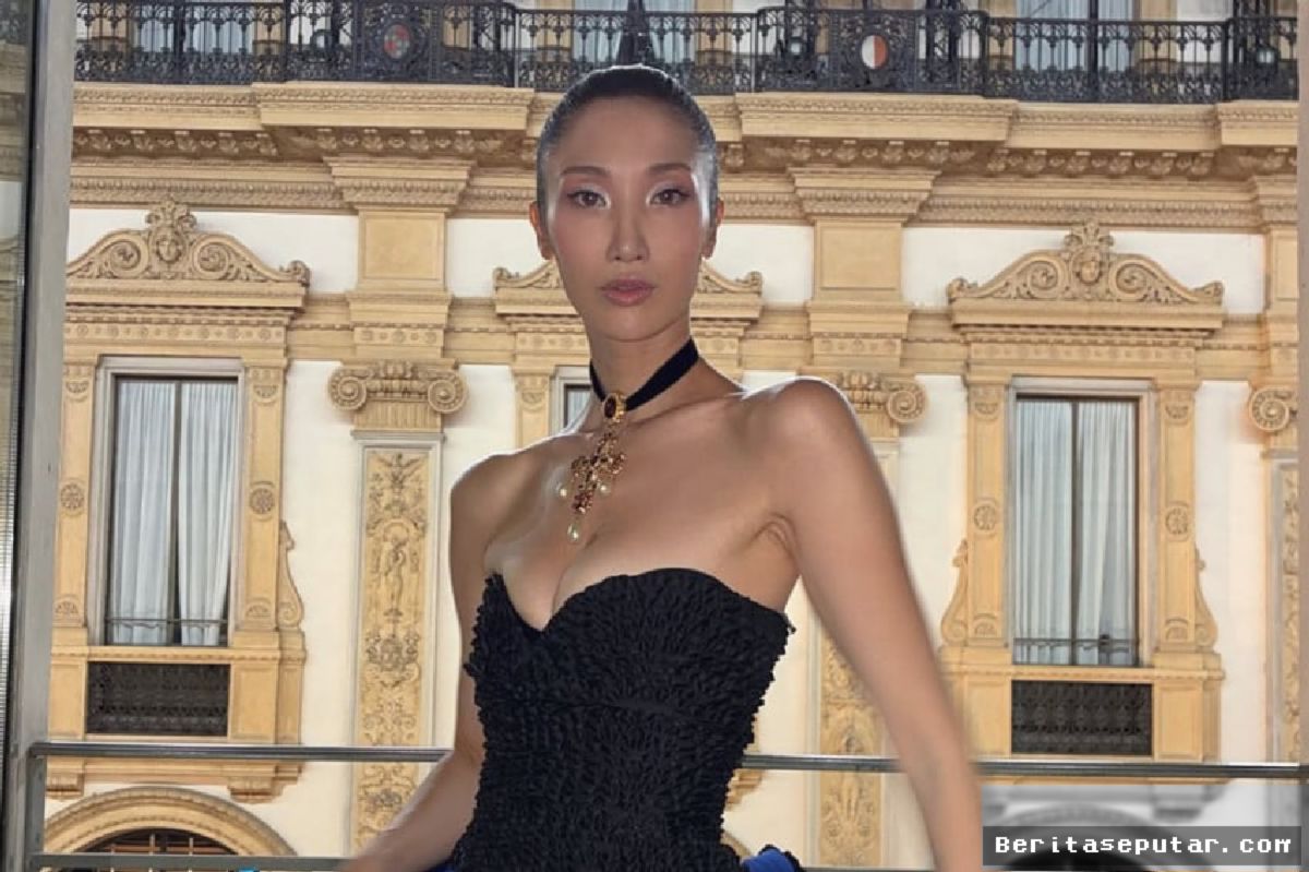 EJAE Debut di Runway Vogue World, Gaun Ruffle Curi Perhatian