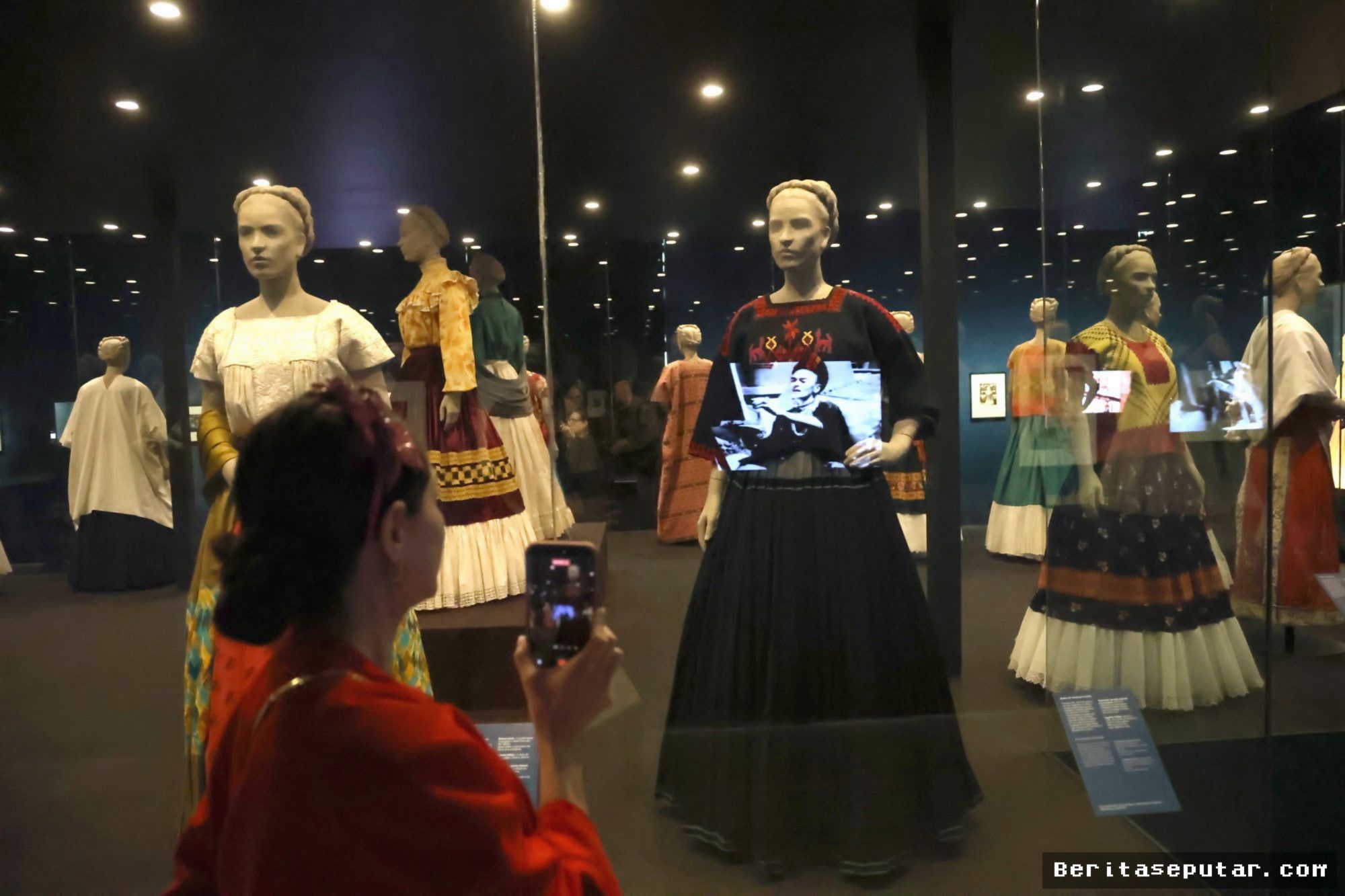 Museum MALBA Pamerkan 300 Barang Pribadi Frida Kahlo