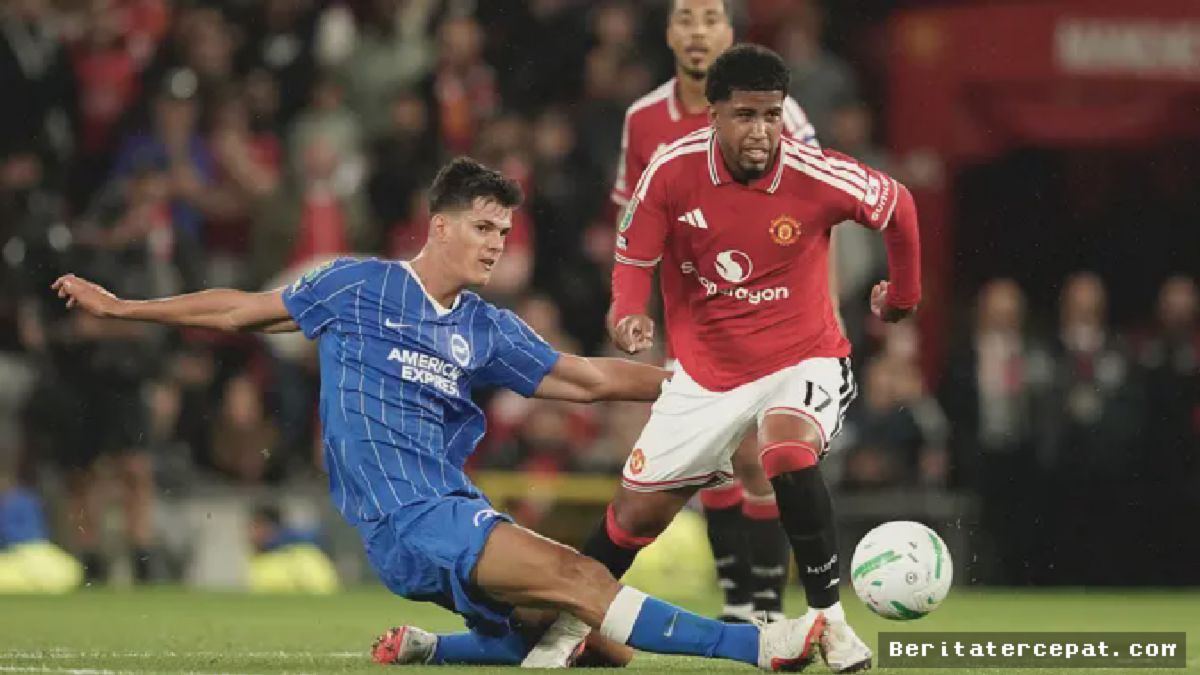 MANCHESTER — Duel Andrey Santos Bawa Man Utd Bekuk Brighton