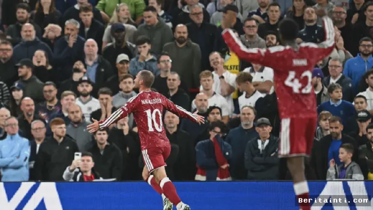 ANFIELD — Gol Mac Allister Bawa Liverpool Tumbangkan Tottenham di Carabao Cup
