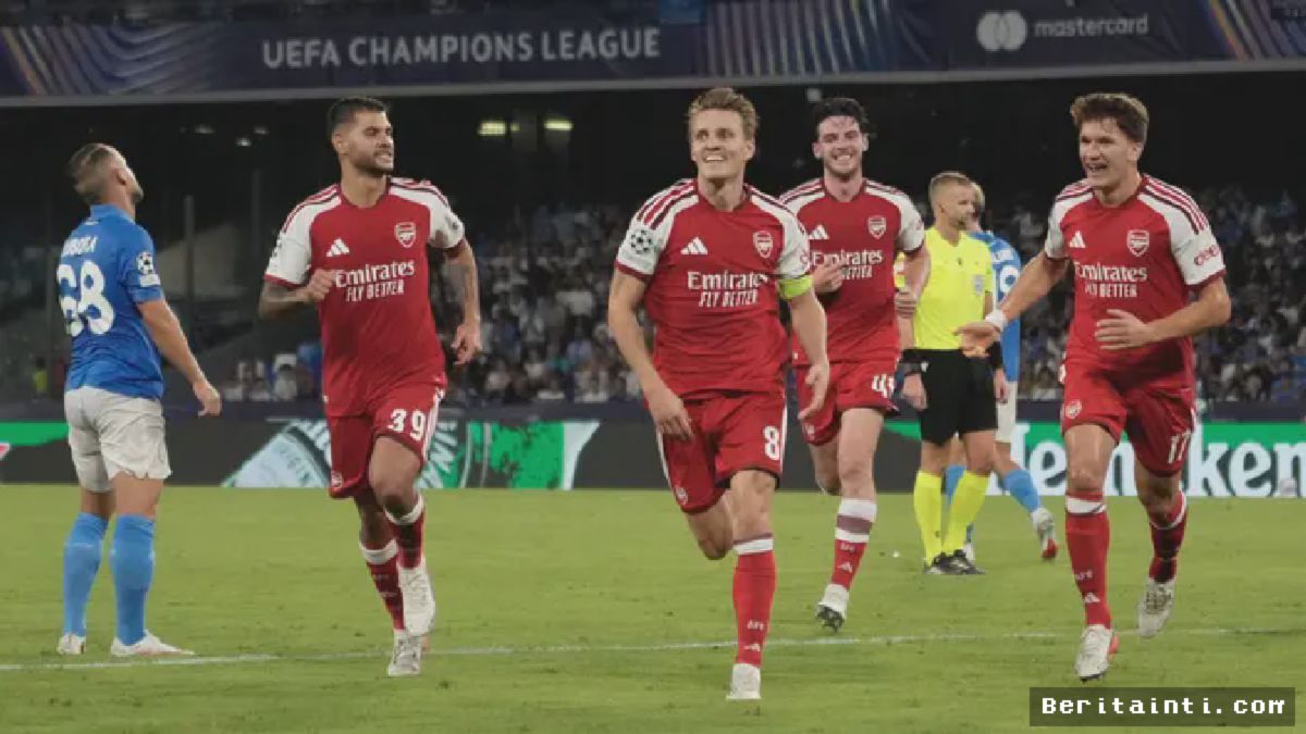 NAPLES — Arsenal Bungkam Napoli Lewat Aksi Gemilang Martin Odegaard