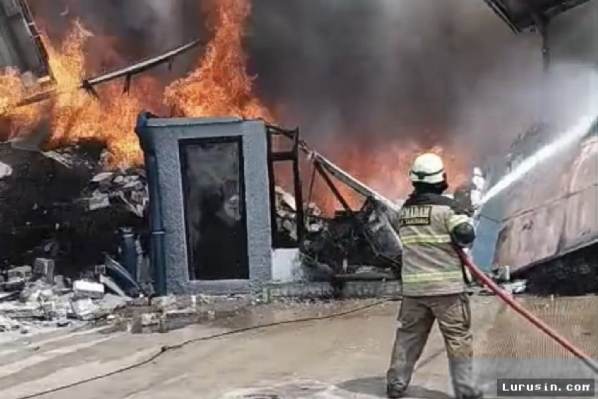 Kebakaran Hebat di Kosambi Tangerang Hanguskan 20 Gudang Logistik