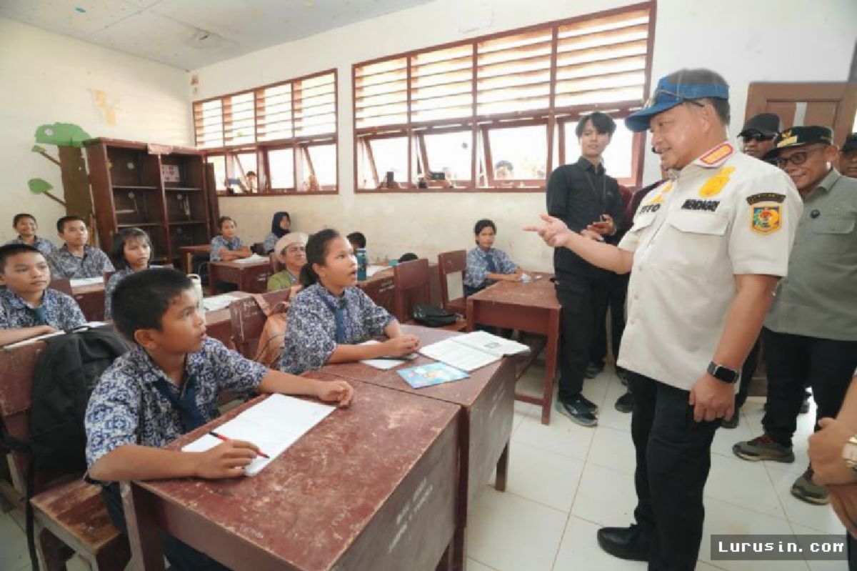 Tito Karnavian Sebut Swakelola Efektif Pulihkan Sekolah Terdampak Bencana