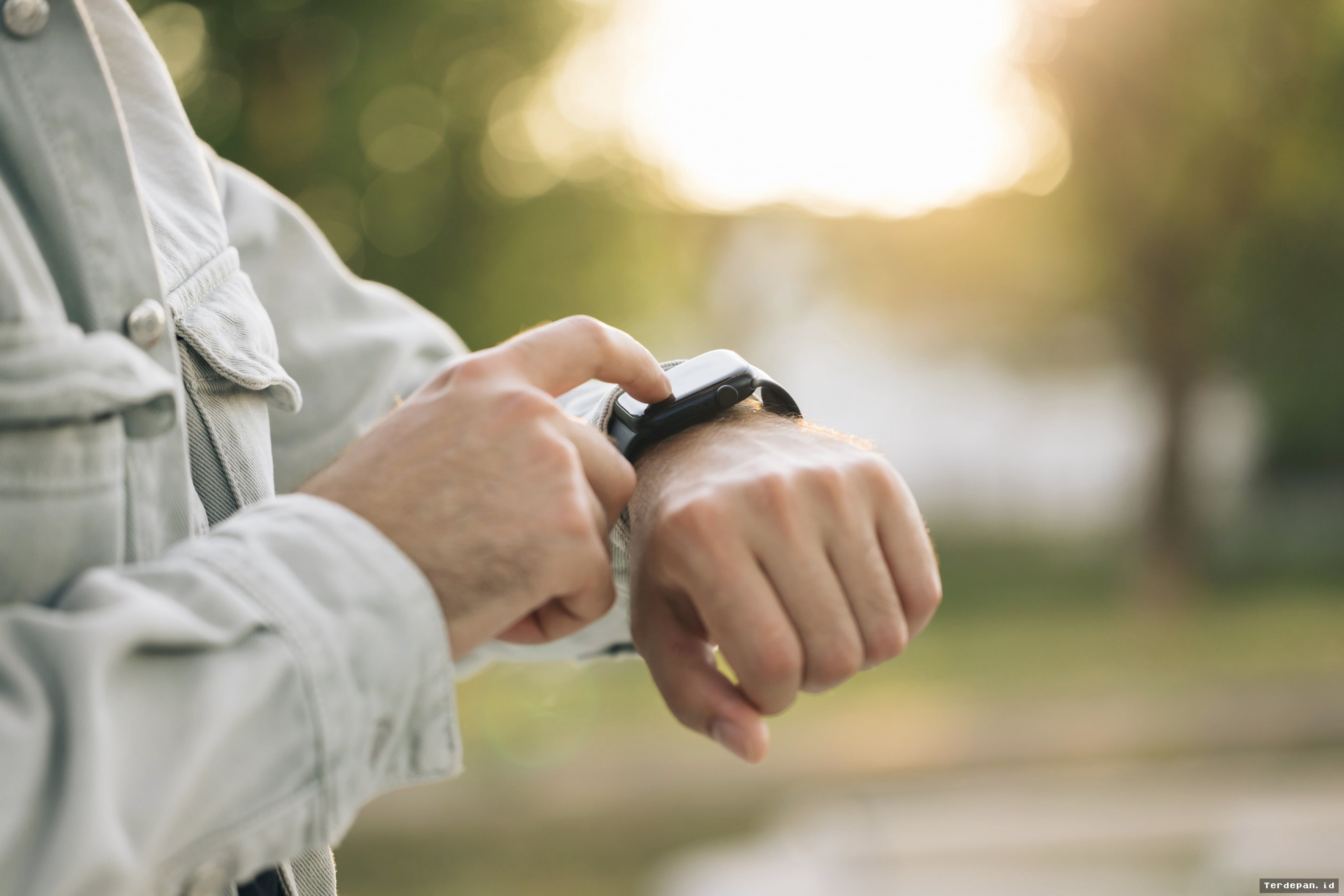 Apple Luncurkan Fitur Transkripsi Percakapan Otomatis di Apple Watch Terbaru
