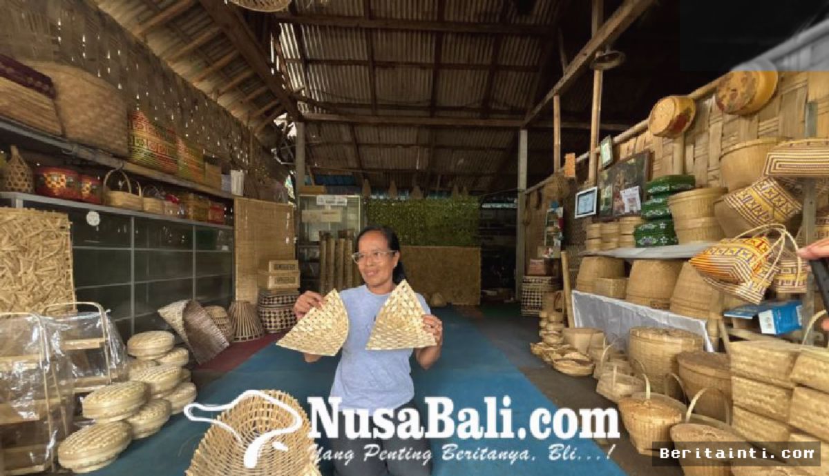 BANGLI — Pengrajin Anyaman Bambu Sukses Pasok Dekorasi Hotel Bali