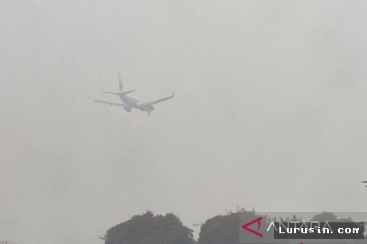 PONTIANAK — Kabut Asap Karhutla Lumpuhkan 73 Penerbangan di Bandara Supadio
