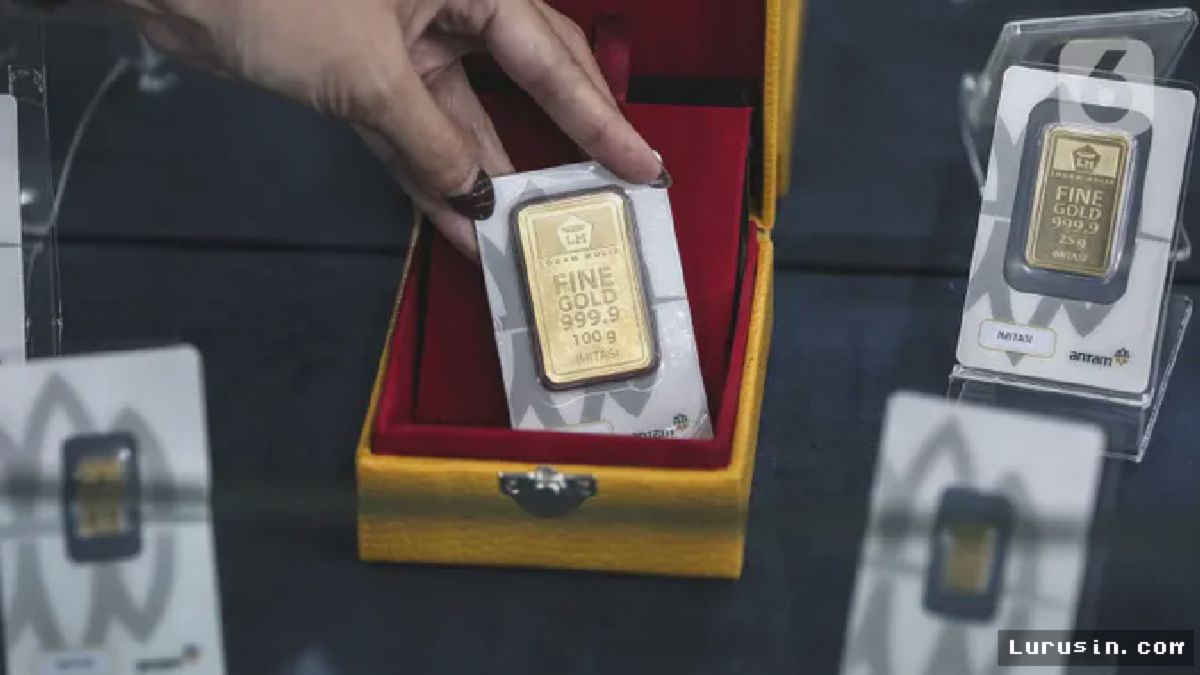 JAKARTA — Harga Emas Antam Awal Pekan Merosot ke Rp944.000 per Gram