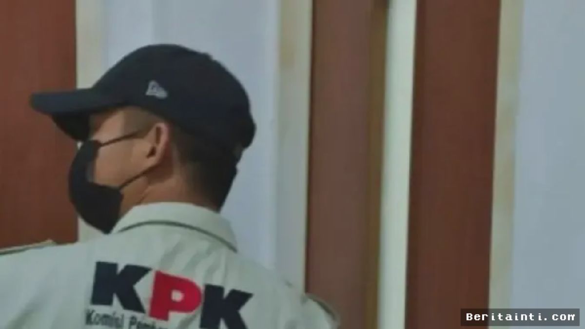 PEMALANG — KPK Geledah Kantor DPUPR Pasca-OTT Bupati Pemalang