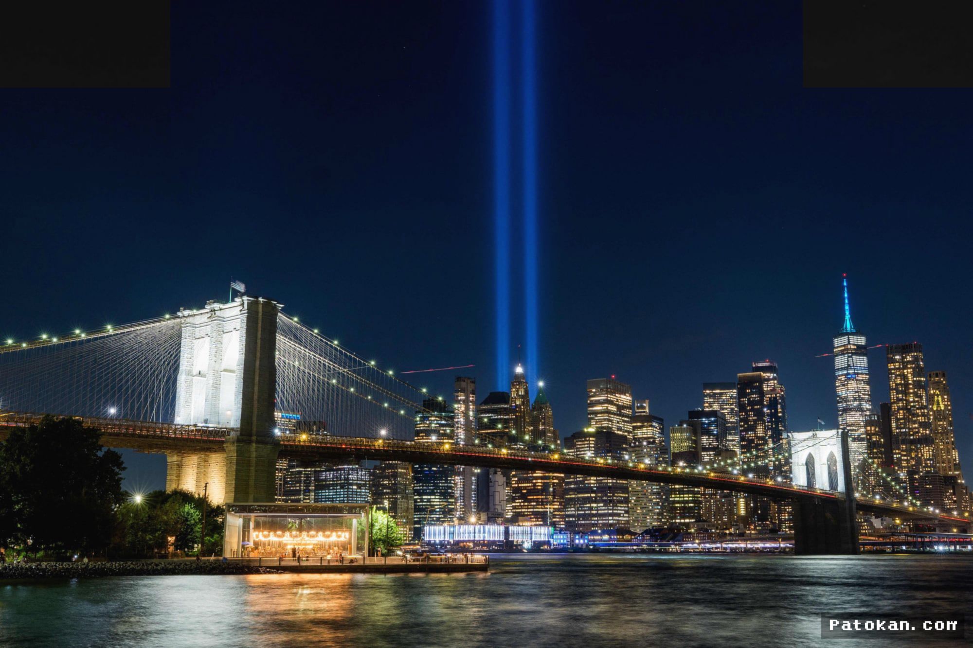 NEW YORK — Ribuan Drones Rekonstruksi Menara Kembar Kenang Korban 9/11