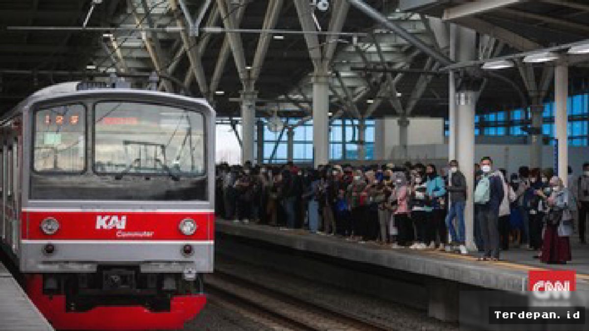 Stasiun Tanah Abang: Pria Melompat ke Rel Picu Rem Mendadak KRL