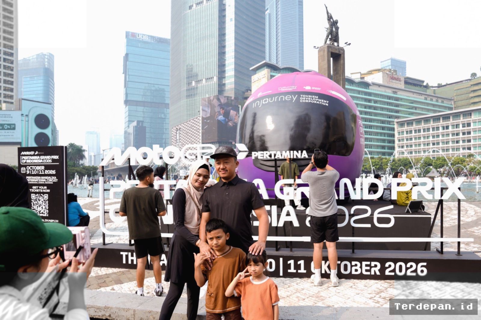 MotoGP Indonesia 2026 Makin Dekat, Giant Helmet di Bundaran HI Jadi Penanda